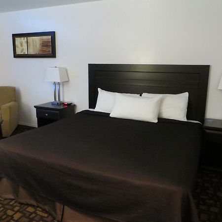Travelodge By Wyndham Prince Albert Bagian luar foto