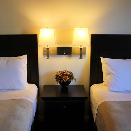 Travelodge By Wyndham Prince Albert Bagian luar foto