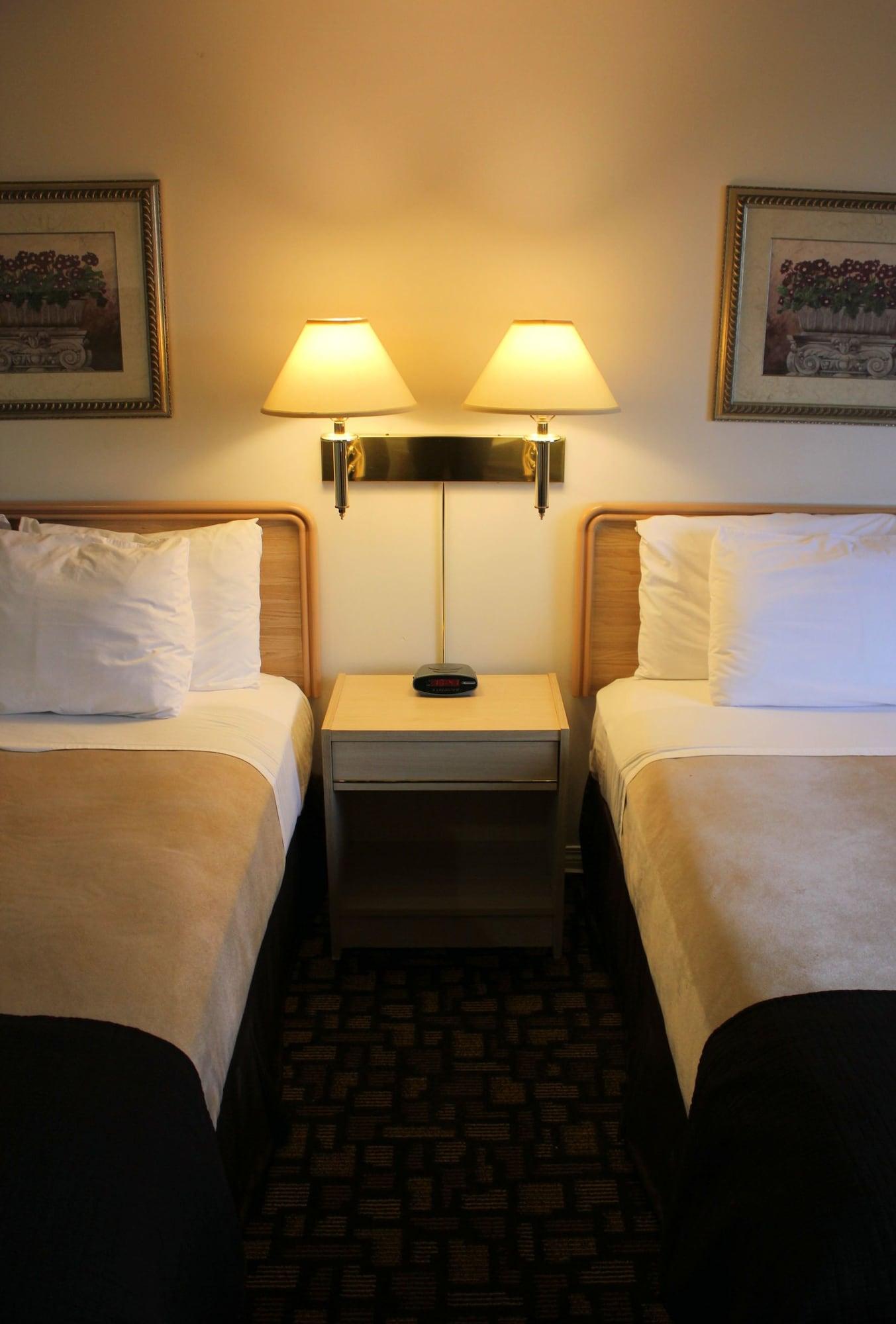 Travelodge By Wyndham Prince Albert Bagian luar foto