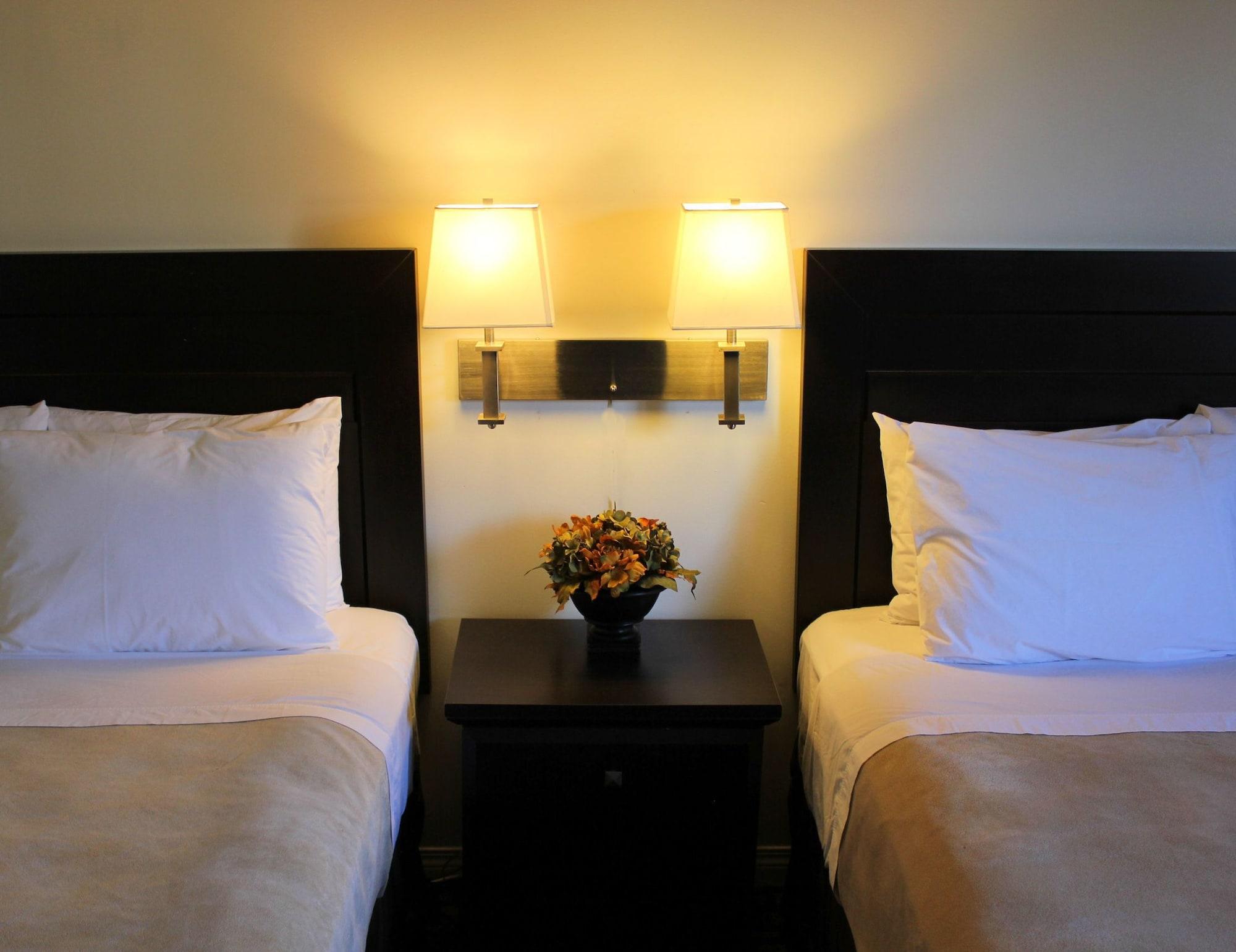 Travelodge By Wyndham Prince Albert Bagian luar foto
