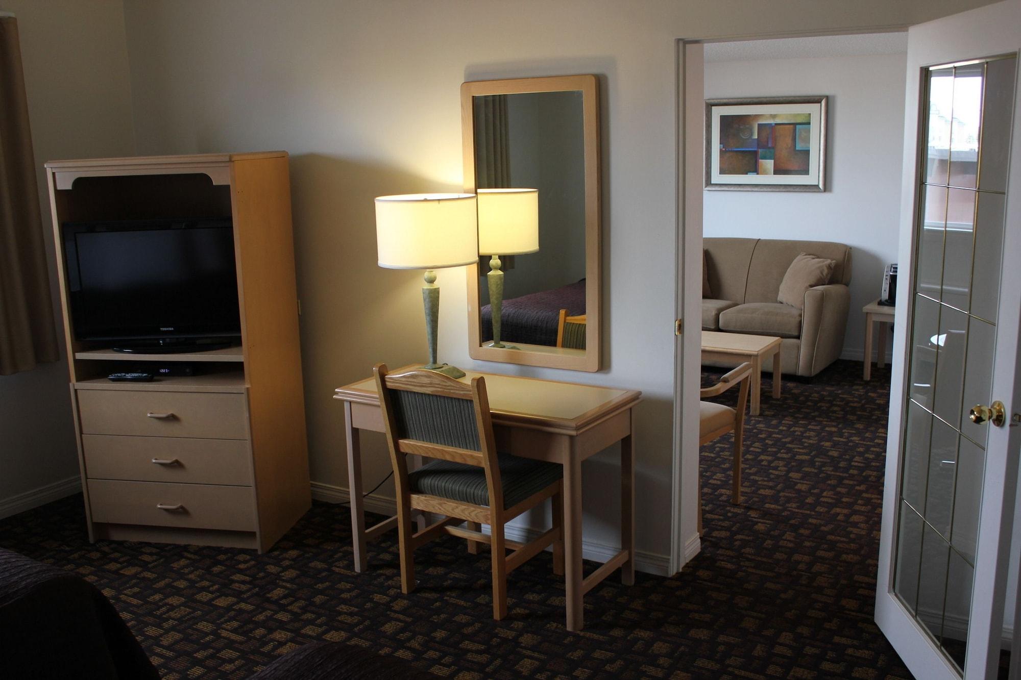 Travelodge By Wyndham Prince Albert Bagian luar foto