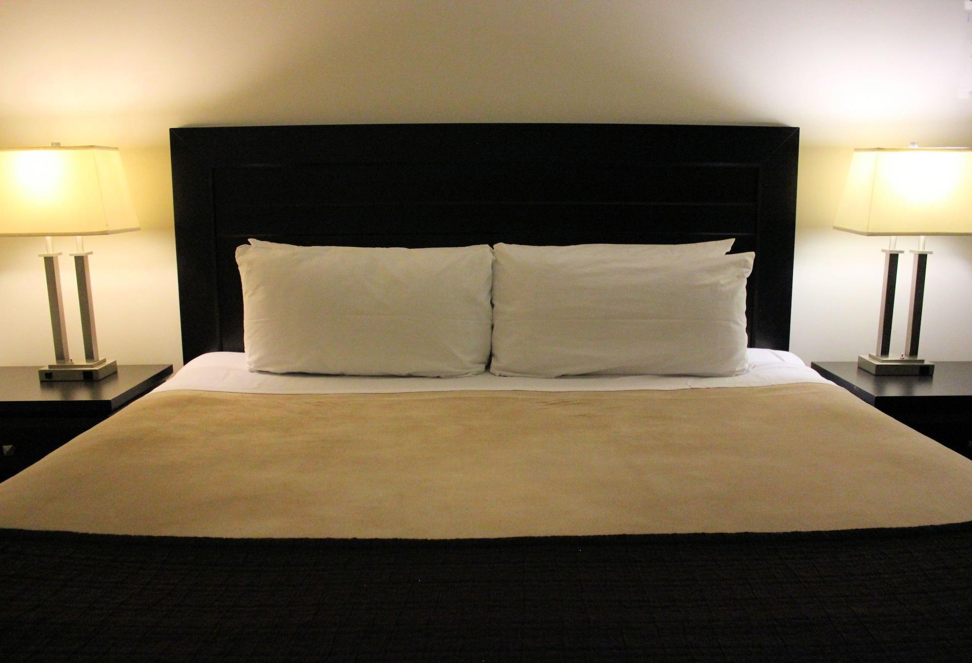 Travelodge By Wyndham Prince Albert Bagian luar foto