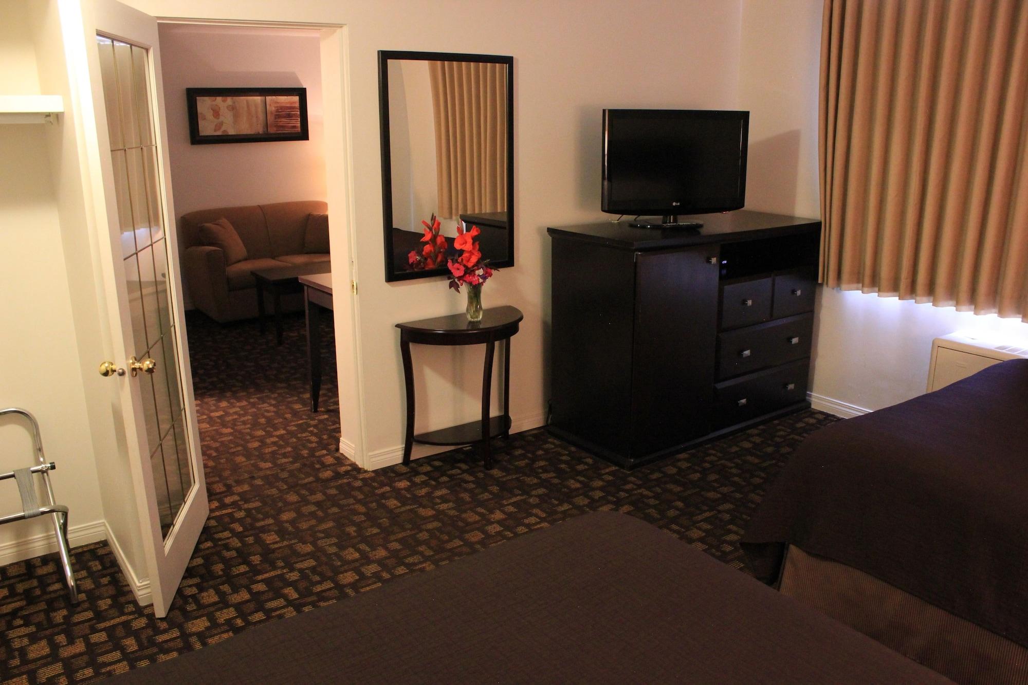 Travelodge By Wyndham Prince Albert Bagian luar foto