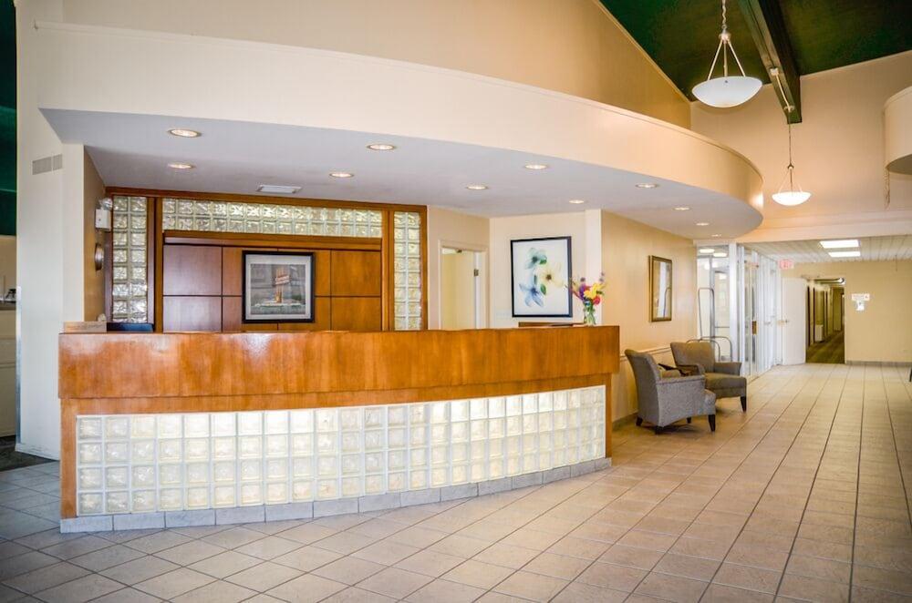 Travelodge By Wyndham Prince Albert Bagian luar foto