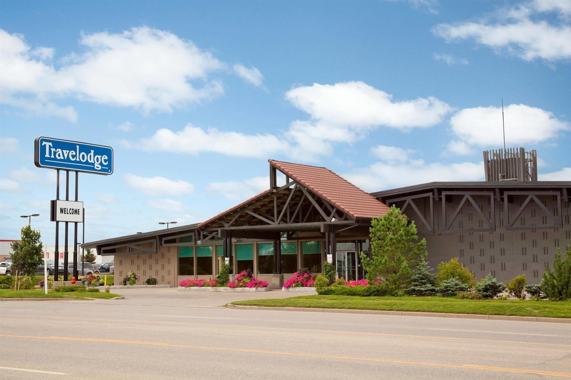 Travelodge By Wyndham Prince Albert Bagian luar foto
