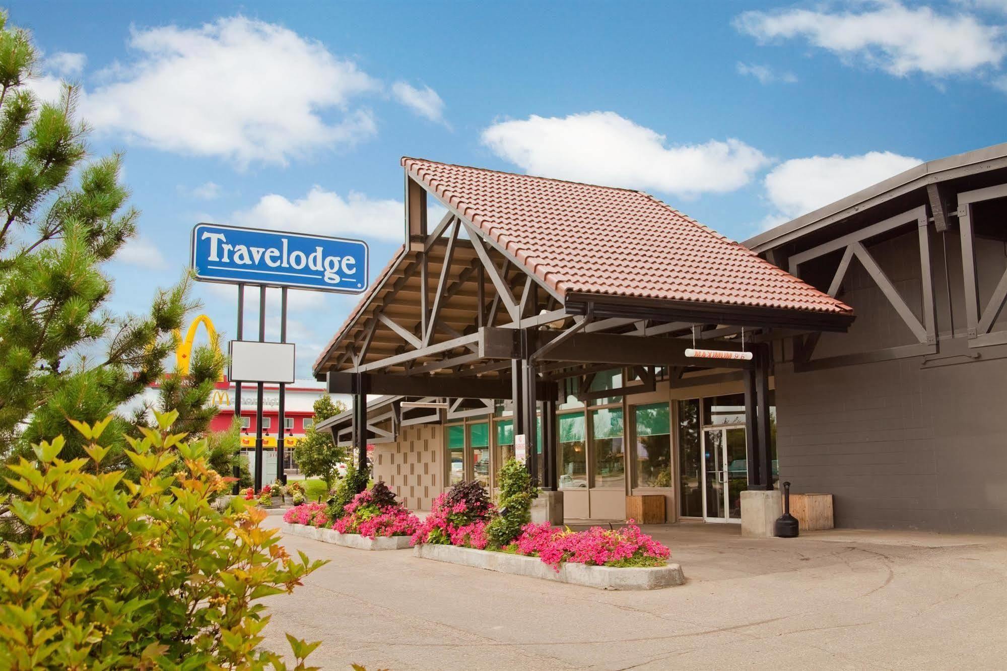 Travelodge By Wyndham Prince Albert Bagian luar foto